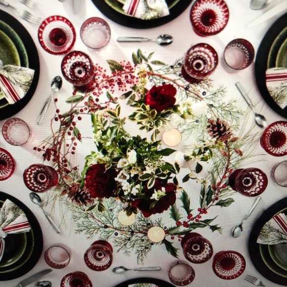 Holiday Table Linens - Picture 3 of 3